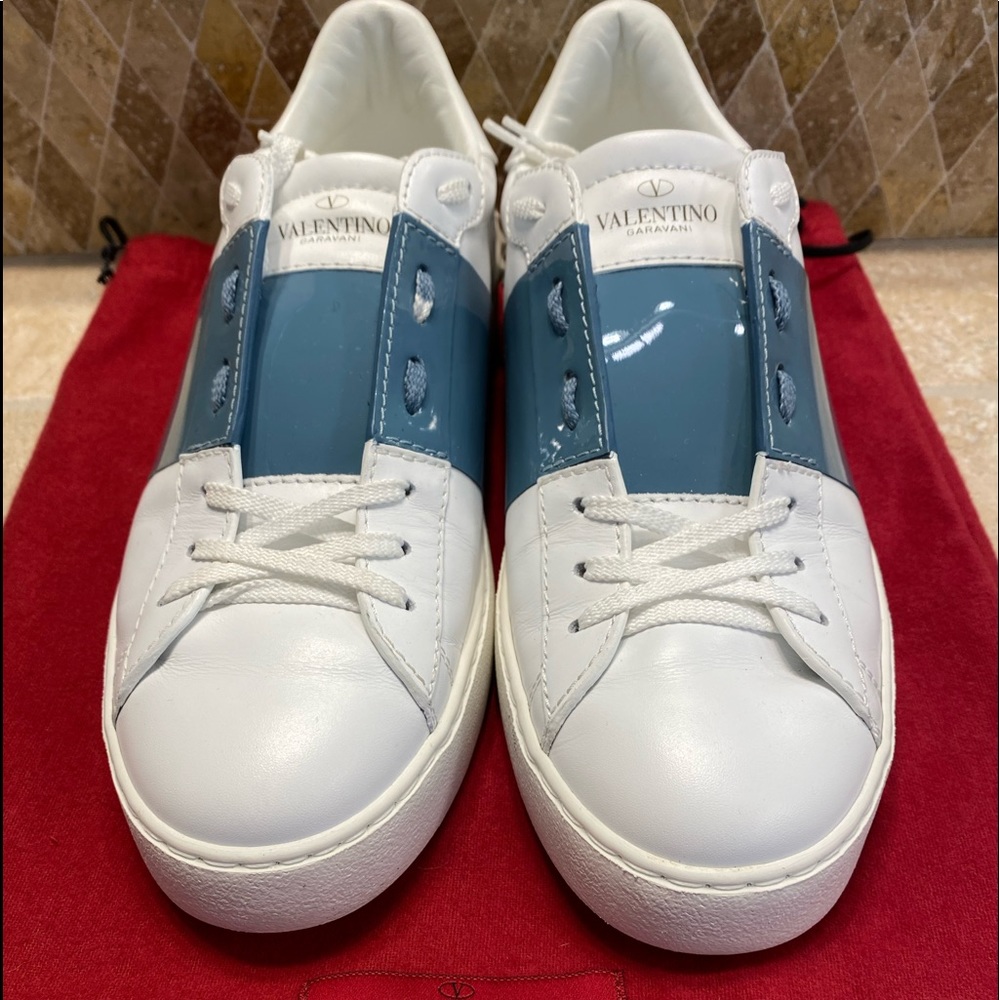 Designer Valentino Garavani Rockstud tennis shoes size 40.